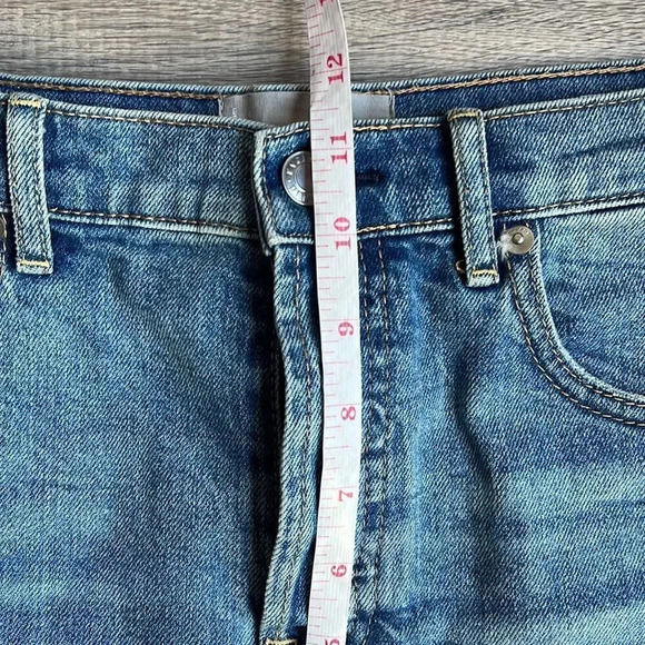 Everlane The Cheeky Denim Short - Picture 7 of 10